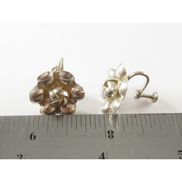 Sterling Silver Repousse Flower Earrings Screw Back Vintage Artisan Style - Picture 6 of 6